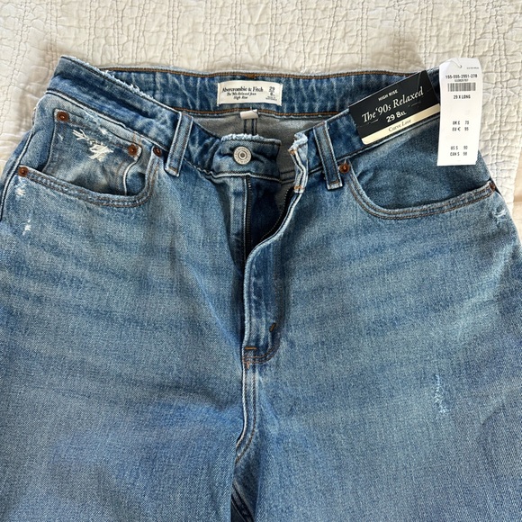 NWT- Abercrombie The 90’s Relaxed High Rise Curve Love Denim- 29-XL - Picture 3 of 7